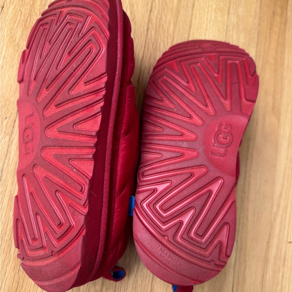 UGG Kids Vibrant Red Slippers - Picture 7 of 7